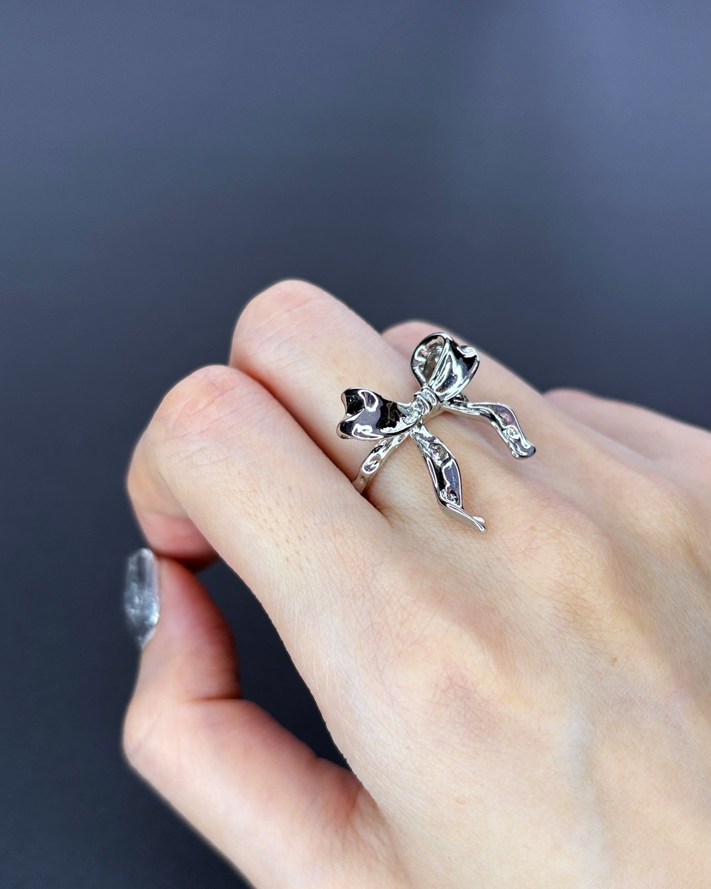 Velour Bow in White Gold