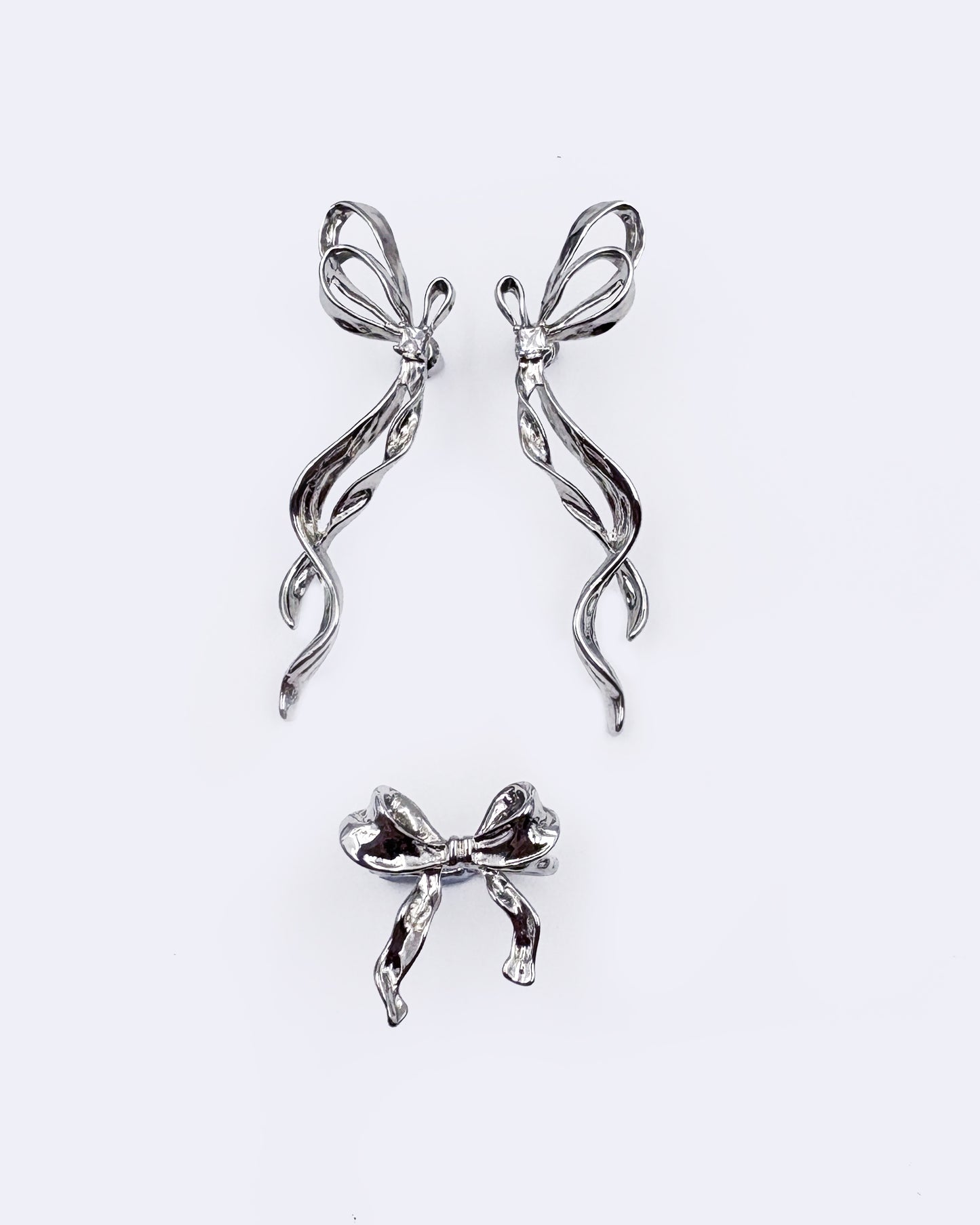 Velour Bow in White Gold