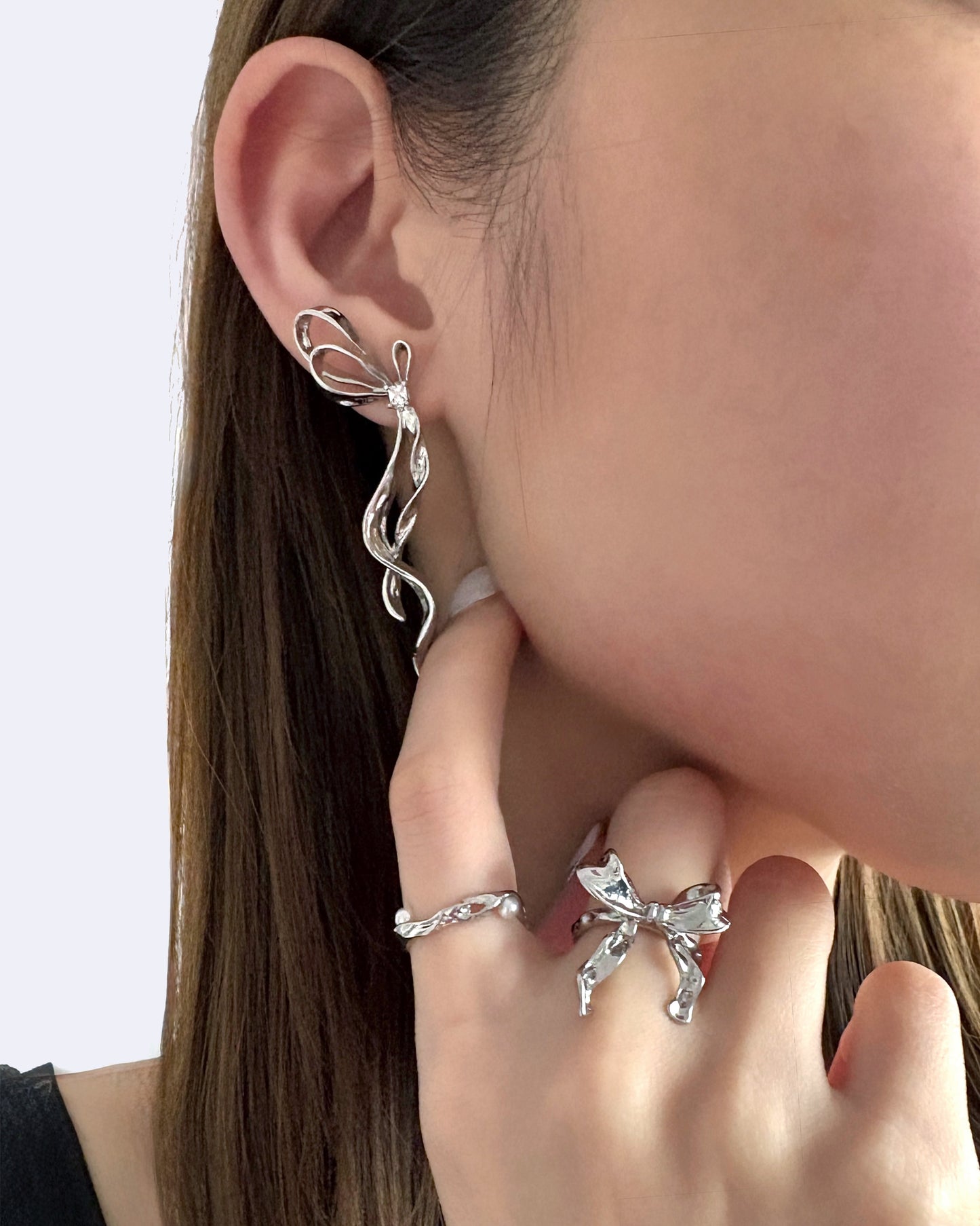 Velour Bow in White Gold