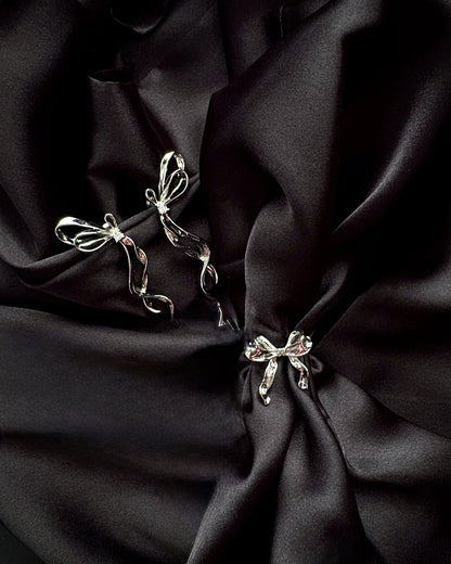 Velour Bow in White Gold